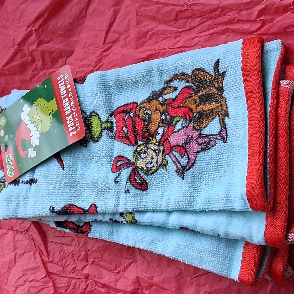 NWT The Grinch hand towels